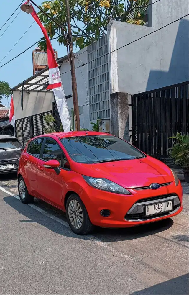 Ford Fiesta 2010 Manual Merah