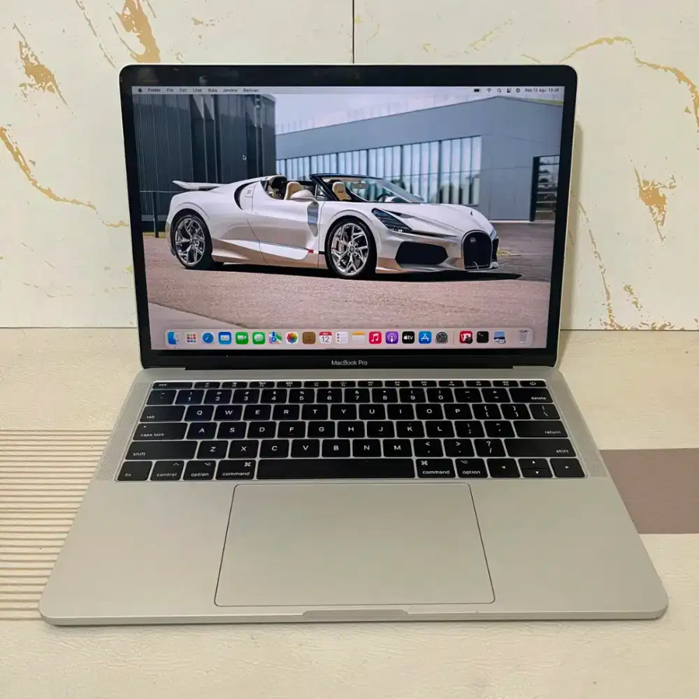 Macbook Pro Retina (13-inch, 2016, Two Thunderbolt 3 ports).