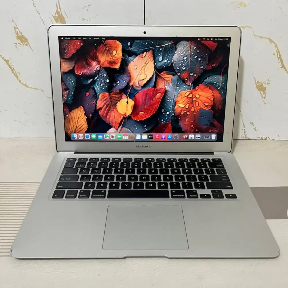 Forsale, Macbook Air 13-inch, Early 2015. •Intel Core i5