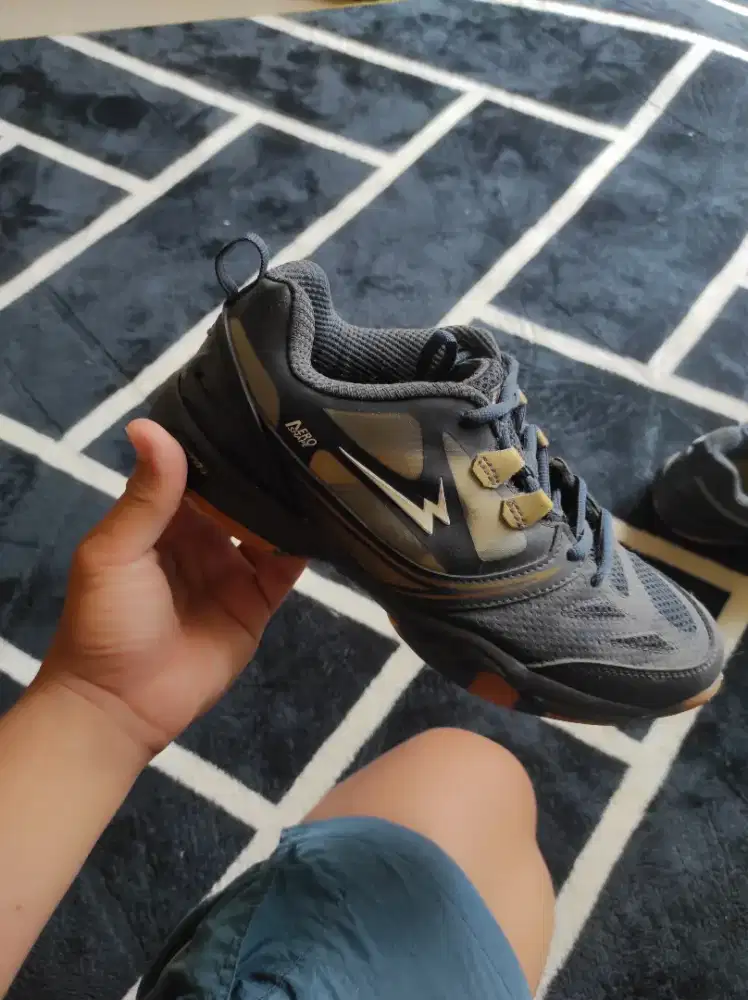 sepatu eagle badminton bekas rasa baru, size 41