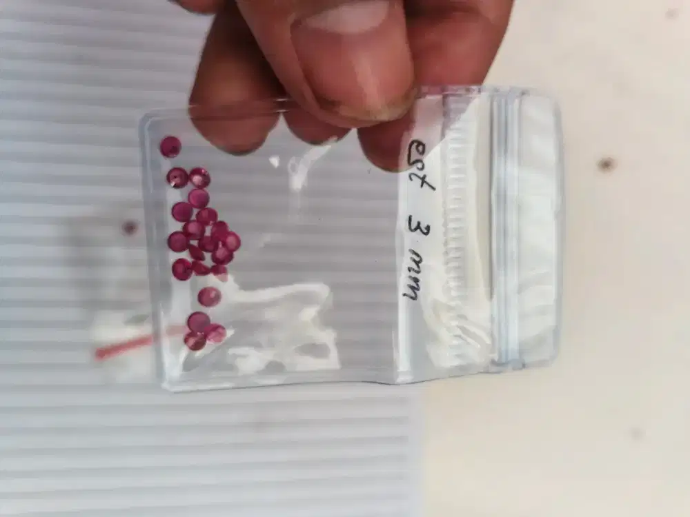 Diamond Ruby red
