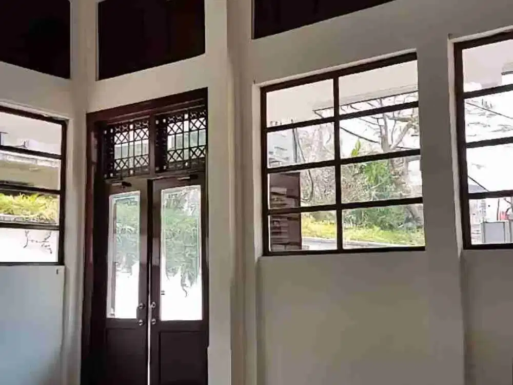 DIJUAL RUMAH VINTAGE TENGAH KOTA SURABAYA PUSAT