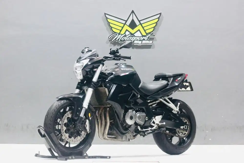 Benelli bn 600 4 selinder like new siap pakai turing jauh
