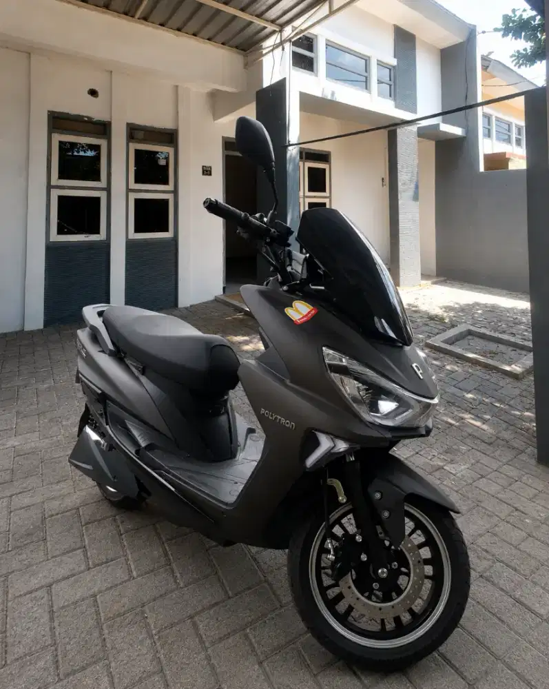 POLYTRON FOX R hitam Motor Listrik