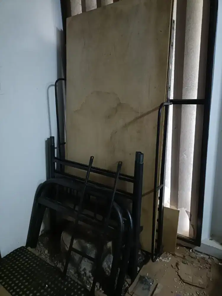 Ranjang Tingkat Besi Bekas ACE Hardware – Kokoh, Ukuran 200 × 112 cm