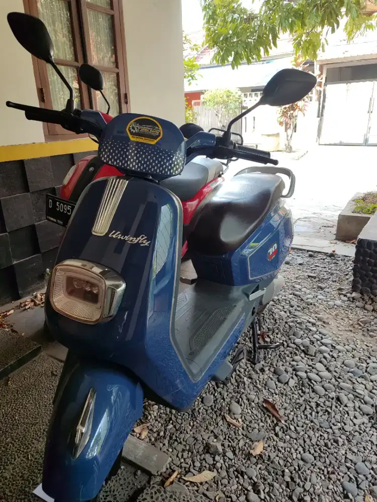 Sepeda semi motor listrik Uwinfly T70 Mulus seperti baru