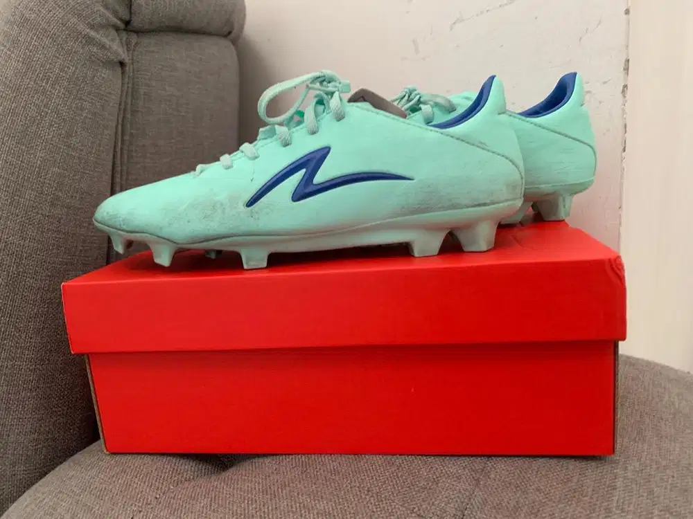 Specs Essorer FG Size 40 – Sepatu Bola Bekas