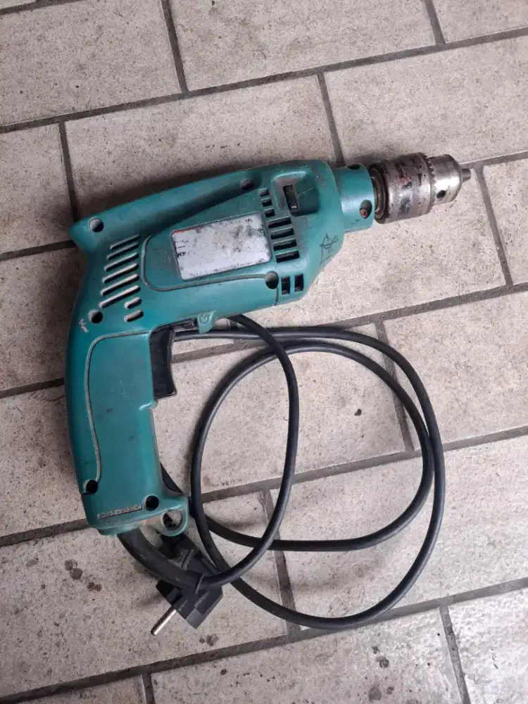 Bor tangan Listrik merek Bosch