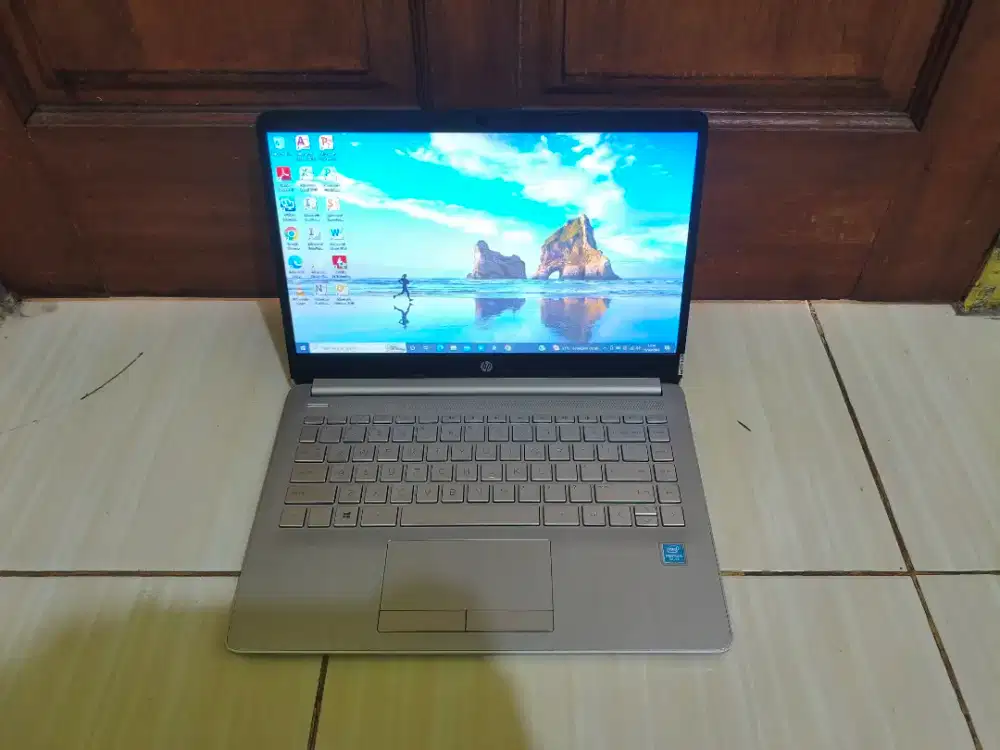 Laptop HP 14s-CF2033wm Pentium Silver-N5030 Ram 4gb SSD 128gb murmer