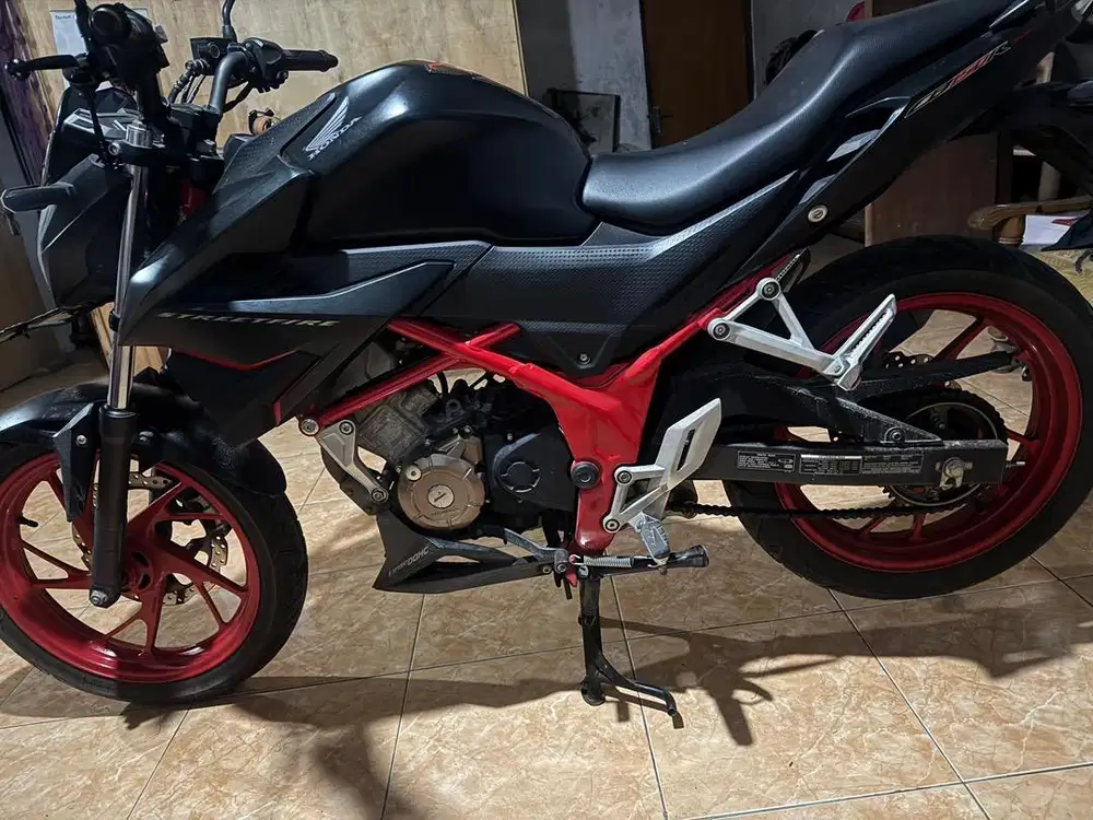 Honda cb150r tahun 2018