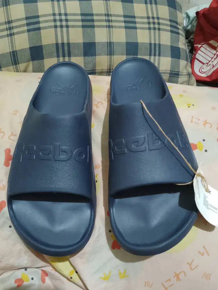 Sandal Reebok Original - Ukuran 45, Warna Navy - Belum pernah dipakai