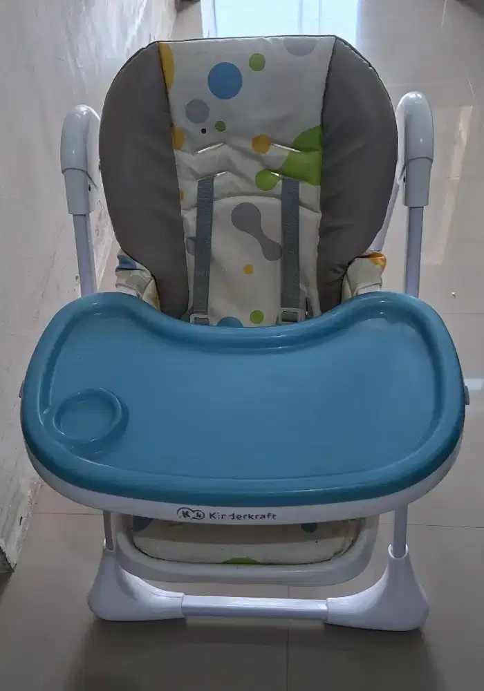 Kursi makan bayi