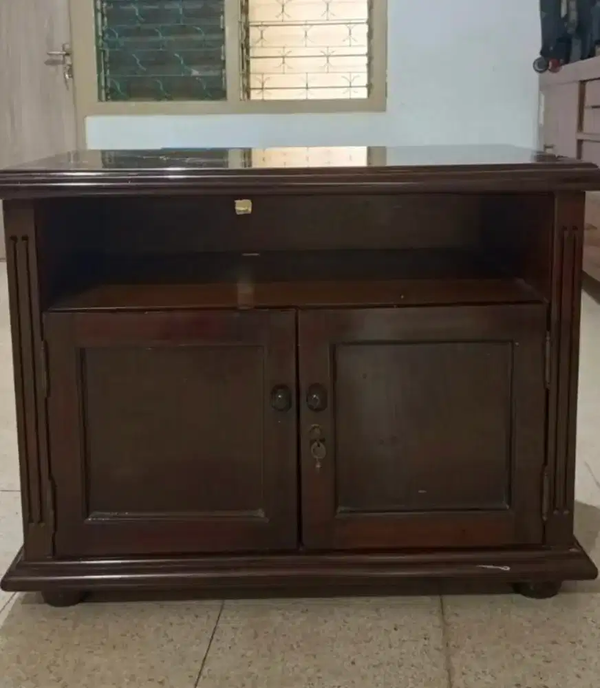 Rak Tv kondisi msh bagus