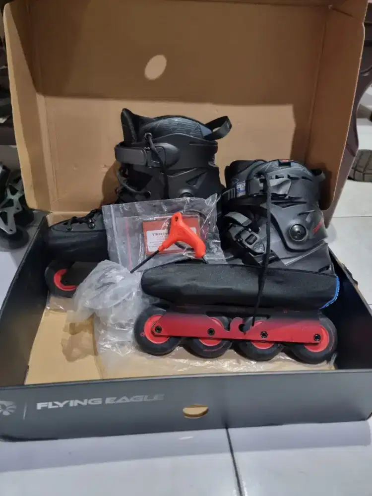 Sepatu roda flying eagle f4+ raven