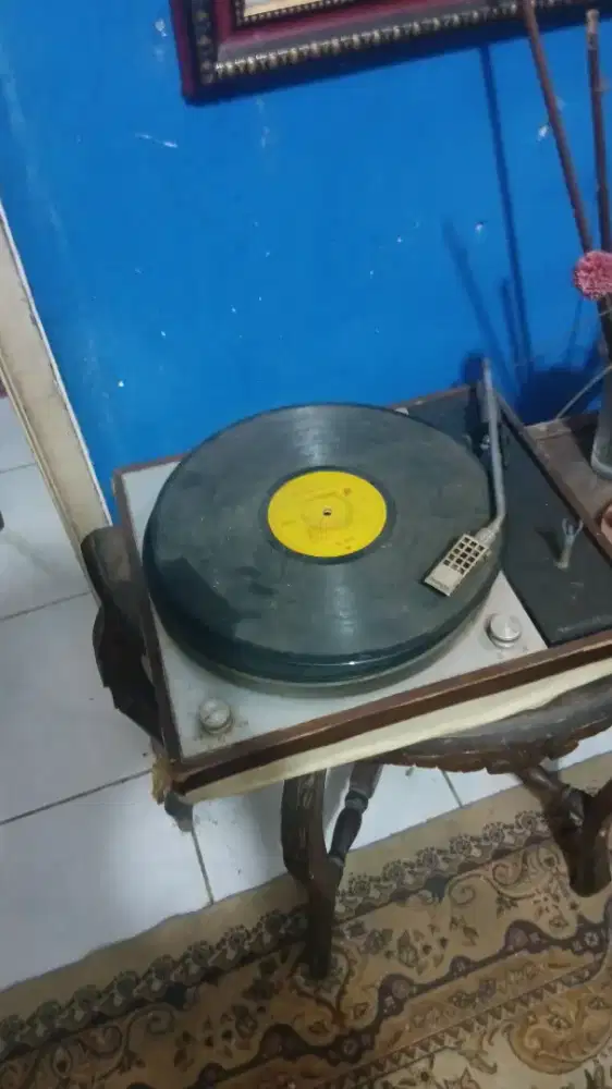 mesin piringan hitam thorens antik tahun 70 An kebawah