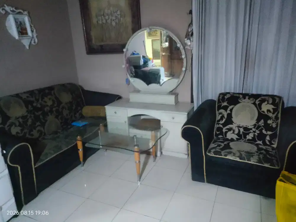 Sofa set dan meja dan meja rias