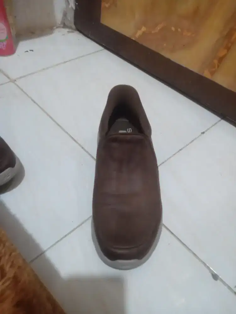 Sepatu Skechers slip in like news