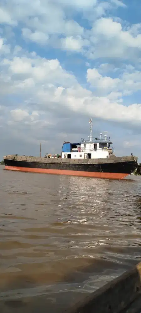 Di jual Tugboat / kapal tunda mesin Caterpilar 2x850 hp tahun 1994