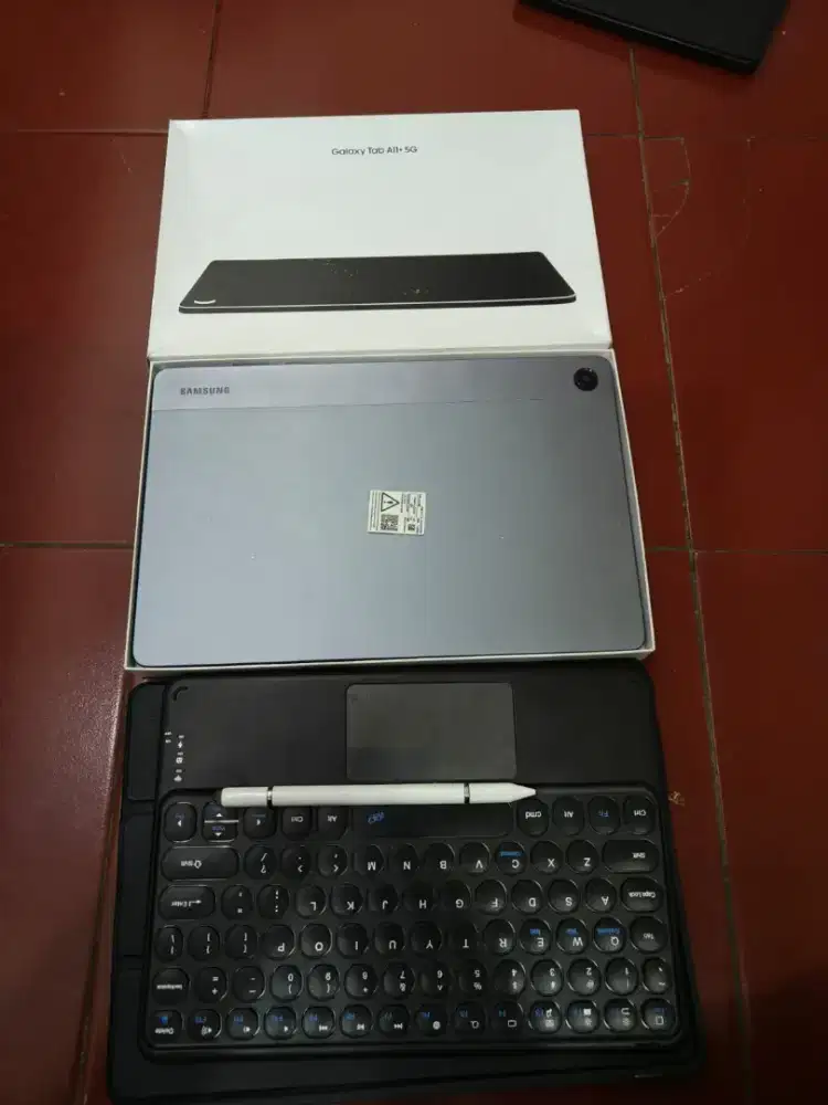 Galaxy tab A11+ 5G ram6/128 lengkap ORI  Masi segel