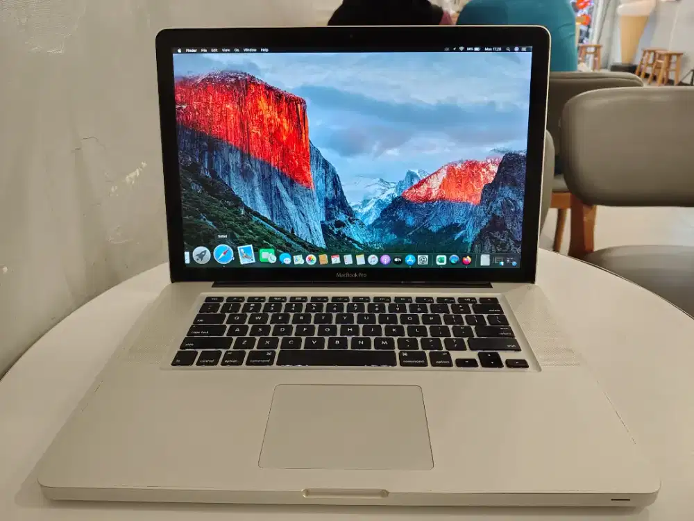 Macbook Pro 15 inchi core i7 16/256 2012