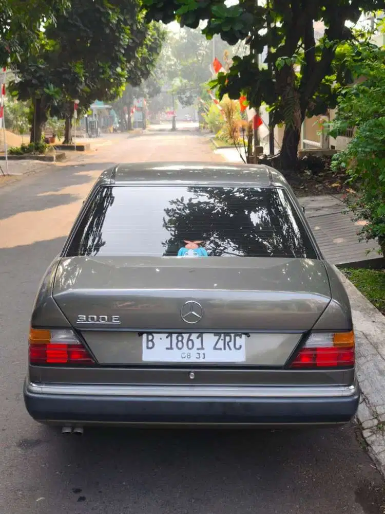 Mercedes-Benz E300 1992 Bensin
