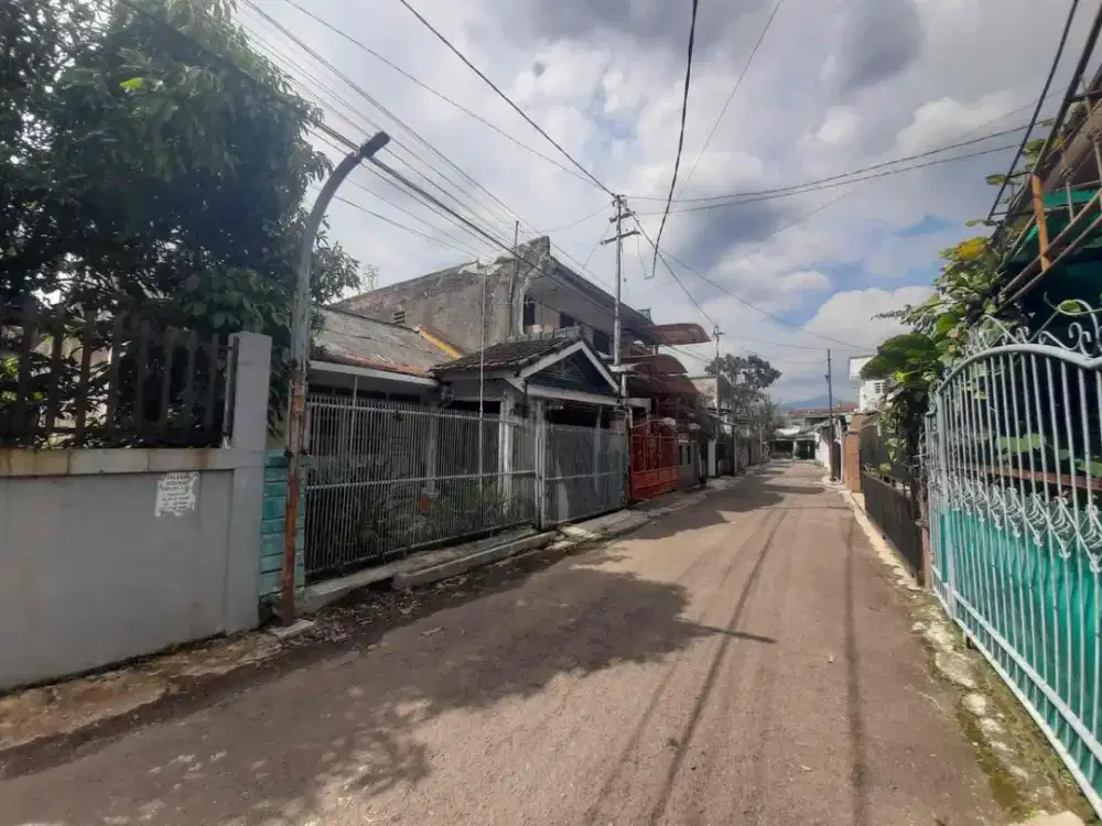 HITUNG TANAH! DIJUAL CEPAT RUMAH LAMA AKSES STRATEGIS DI SUKALUYU PUSAT KOTA BANDUNG.