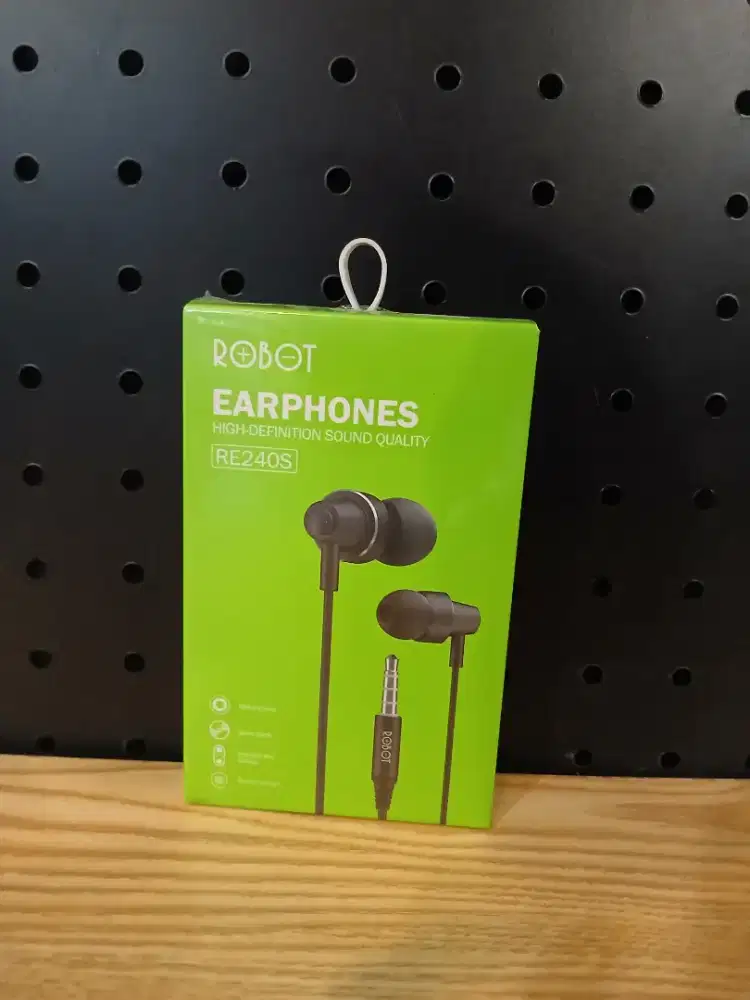 ROBOT Headset Earphone RE240S In-Ear Deep Rich Bass Metal Wire