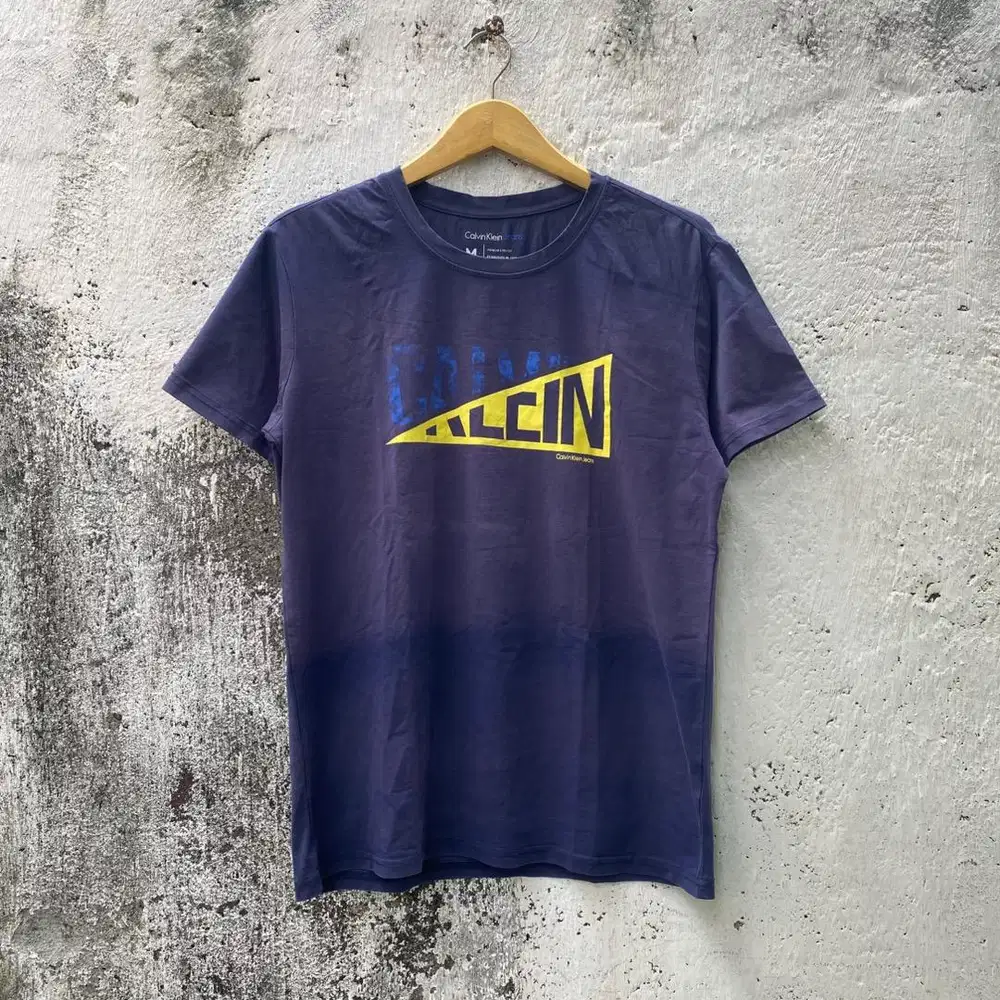 Kaos Calvin Klein Jeans - Size M - Baju