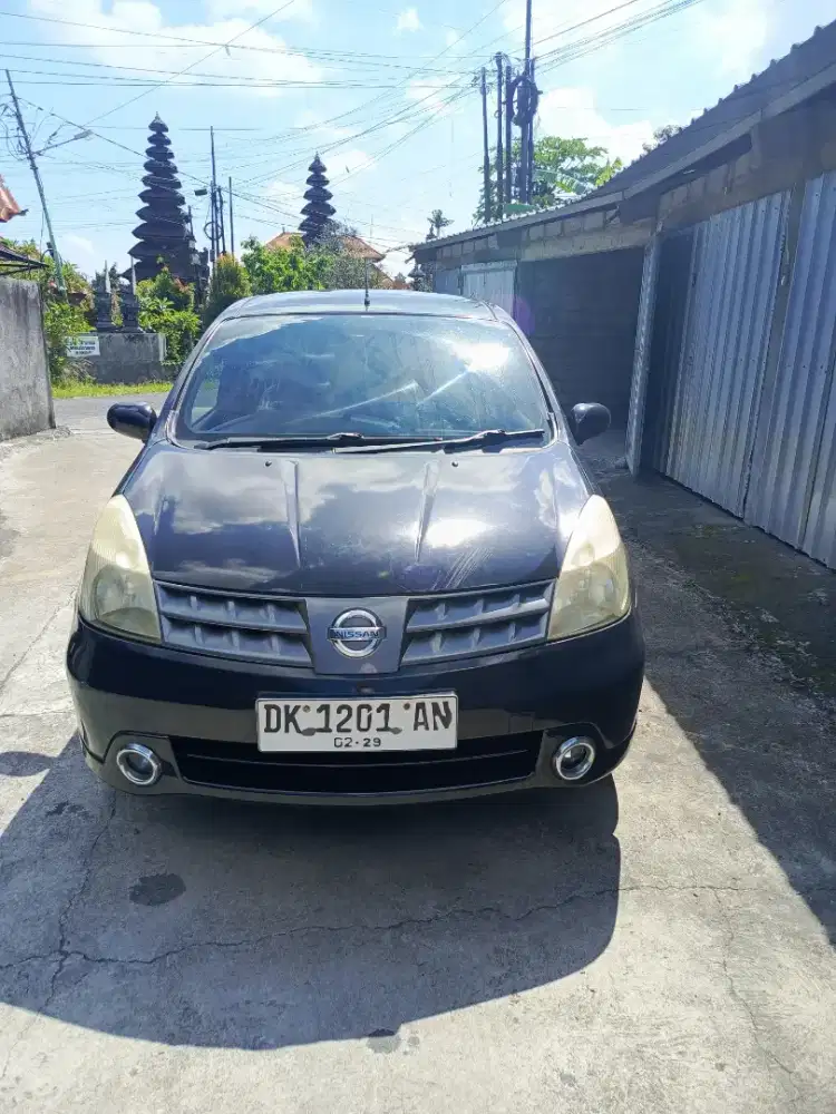 Dijual mobil Nissan Grand Livina