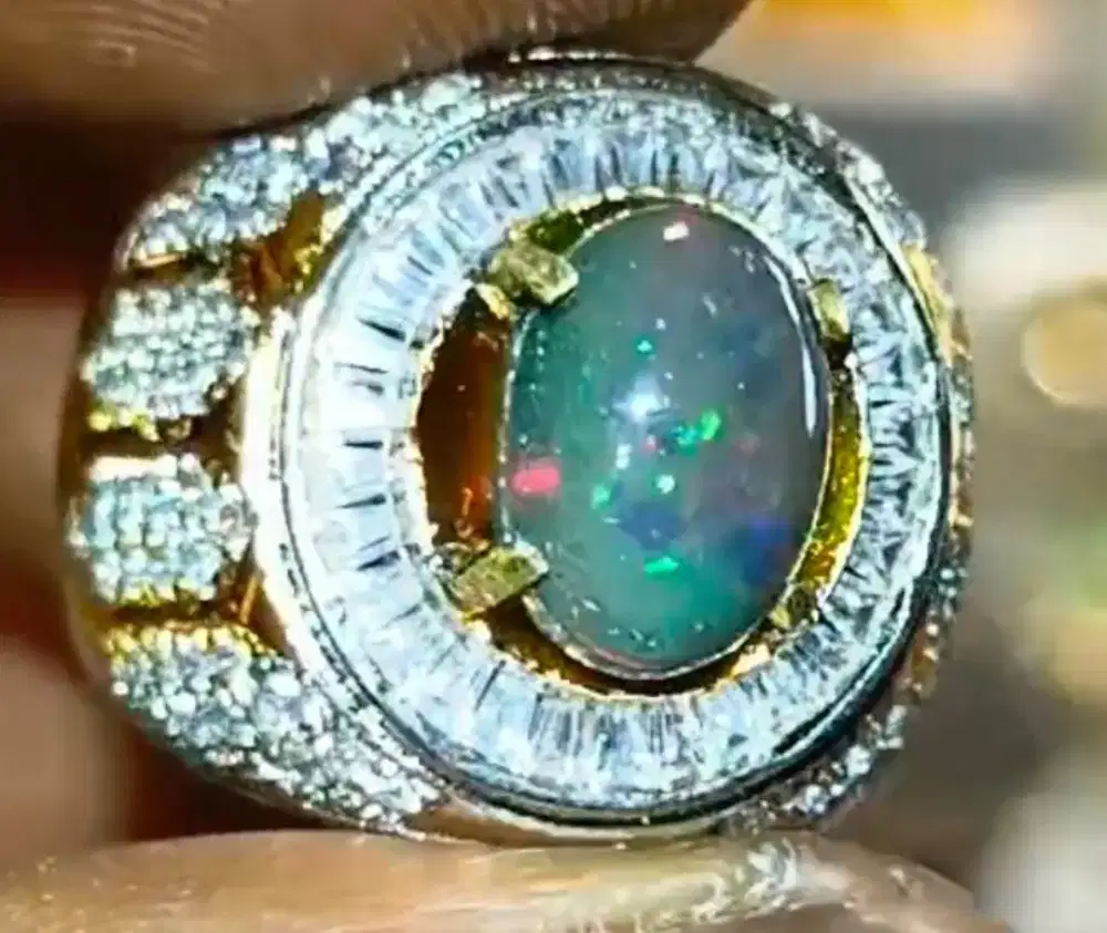 Batu opal jarong rintik