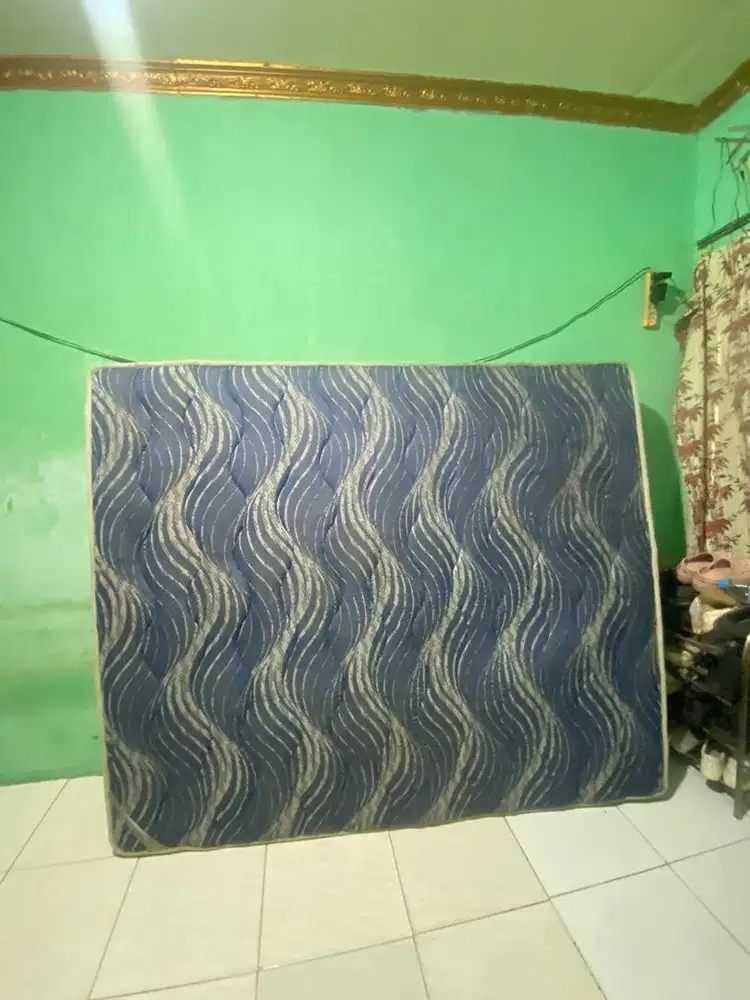 Jual Kasur In the Box 180×200 – Bekas, Masih Bagus