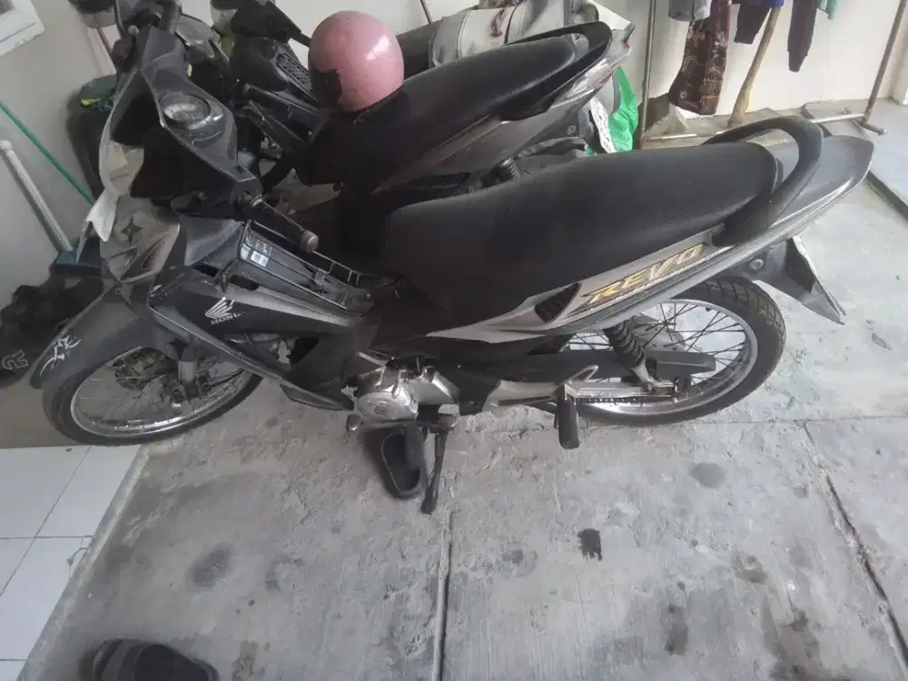 Revo 2007 jual butuh