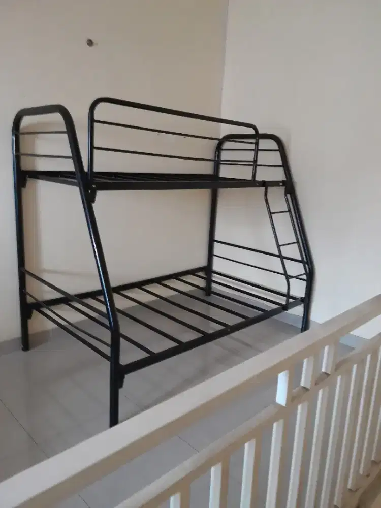 Ranjang Kasur Besi 2 Tingkat