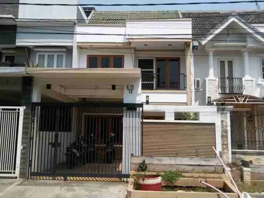 Dijual rumah 2.5 lt, hdp utara jalan luas Taman Palem