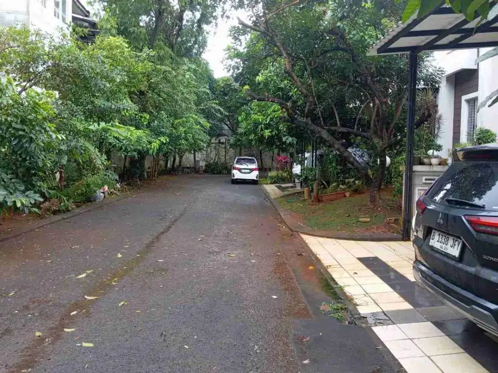 Dijual rumah 8x16, 2 lt, shm cluster Chalcedony Summarekon Serpong