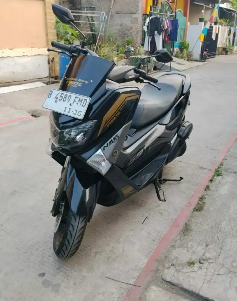 Nmax warna hitam metalic tahun 2017