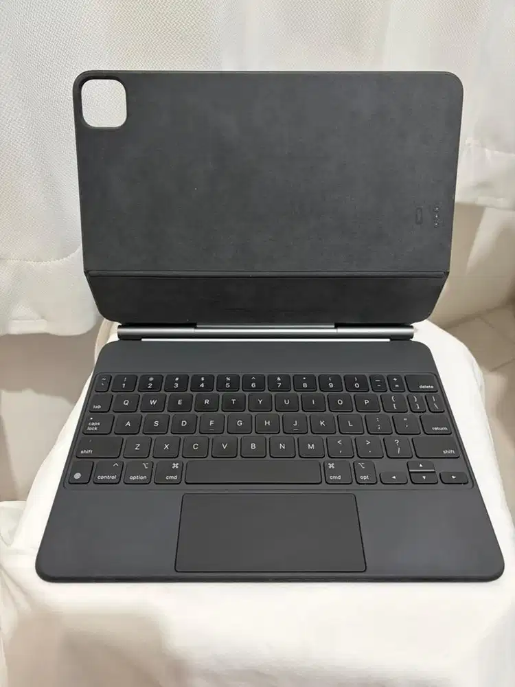 Apple Magic Keyboard for iPad Pro & iPad Air (Second)