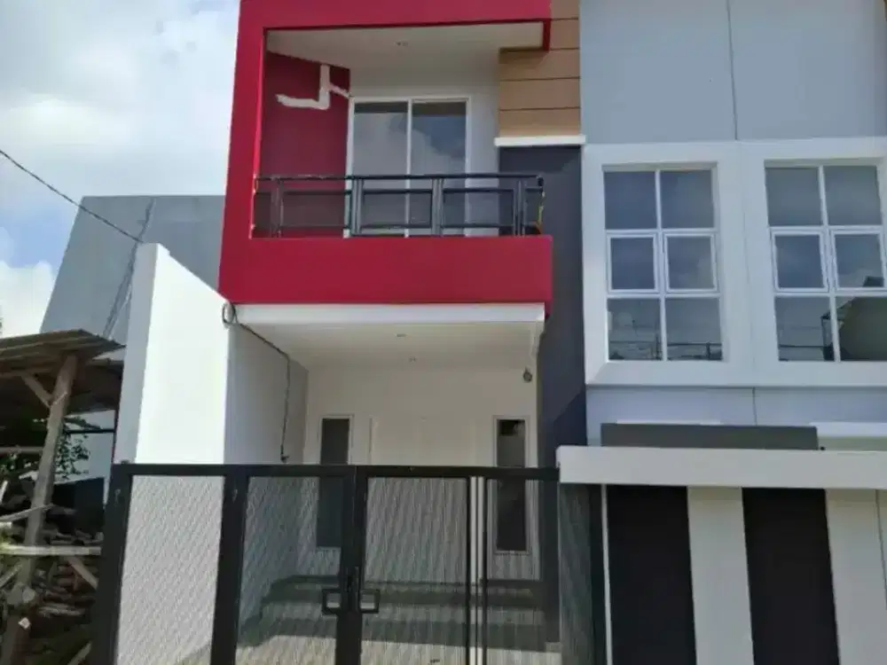 Dijual Rumah baru, 3 lantai shm, hdp selatan Citra Garden 1
