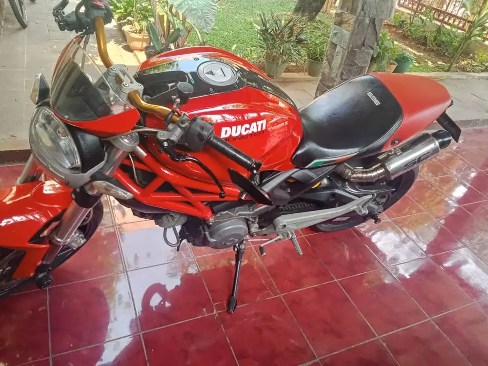 Ducati Monster 696