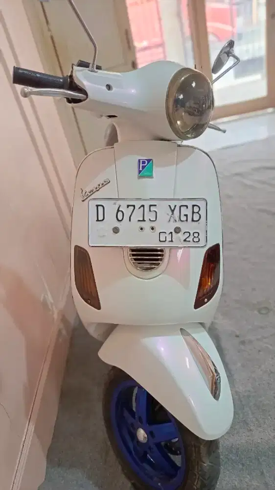 Vespa Matic Lx 125 (Putih)