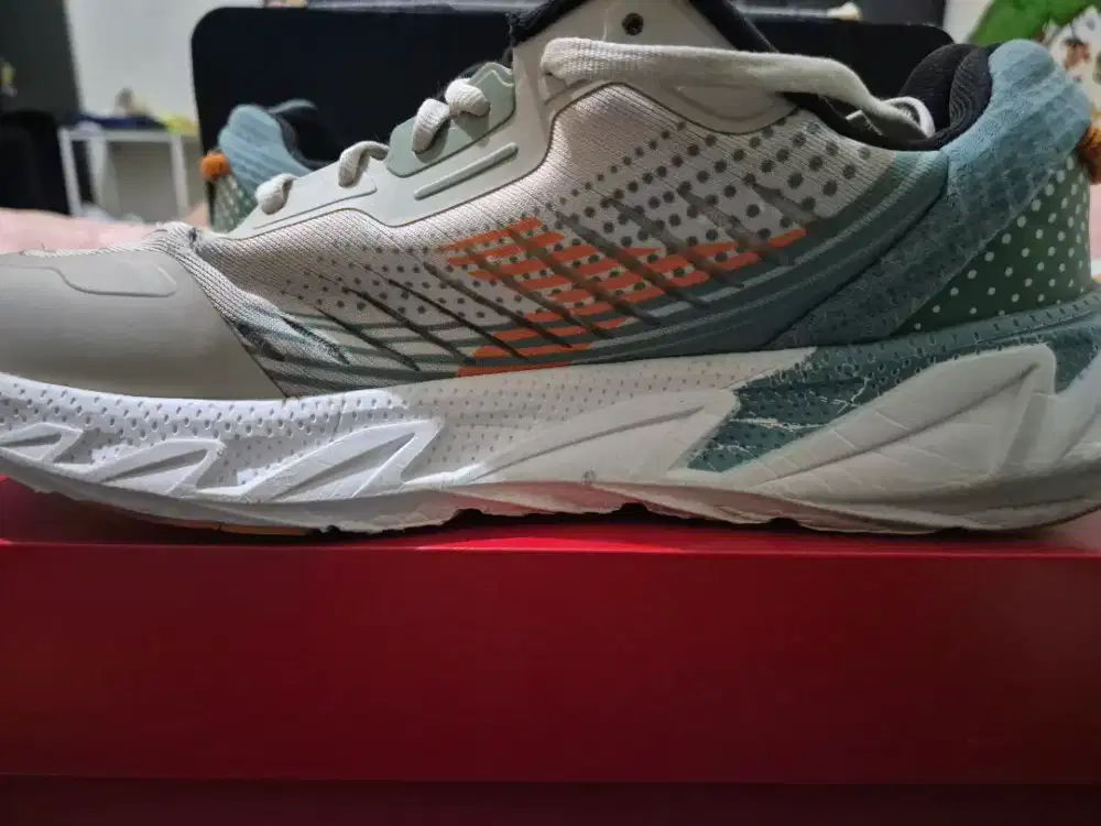 Sepatu Diadora Beige