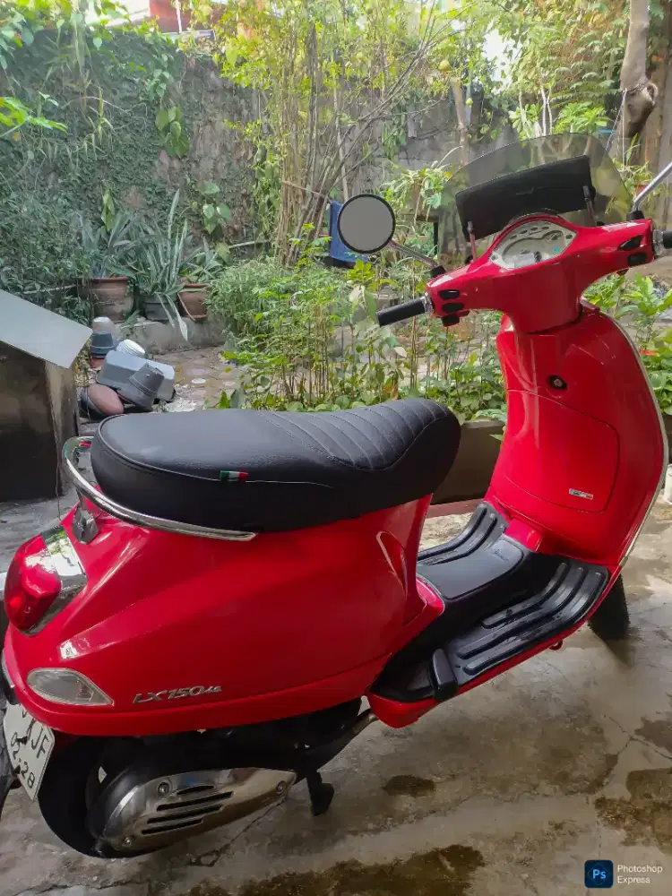 Vespa LX 150 ie Low KM Tangan Pertama