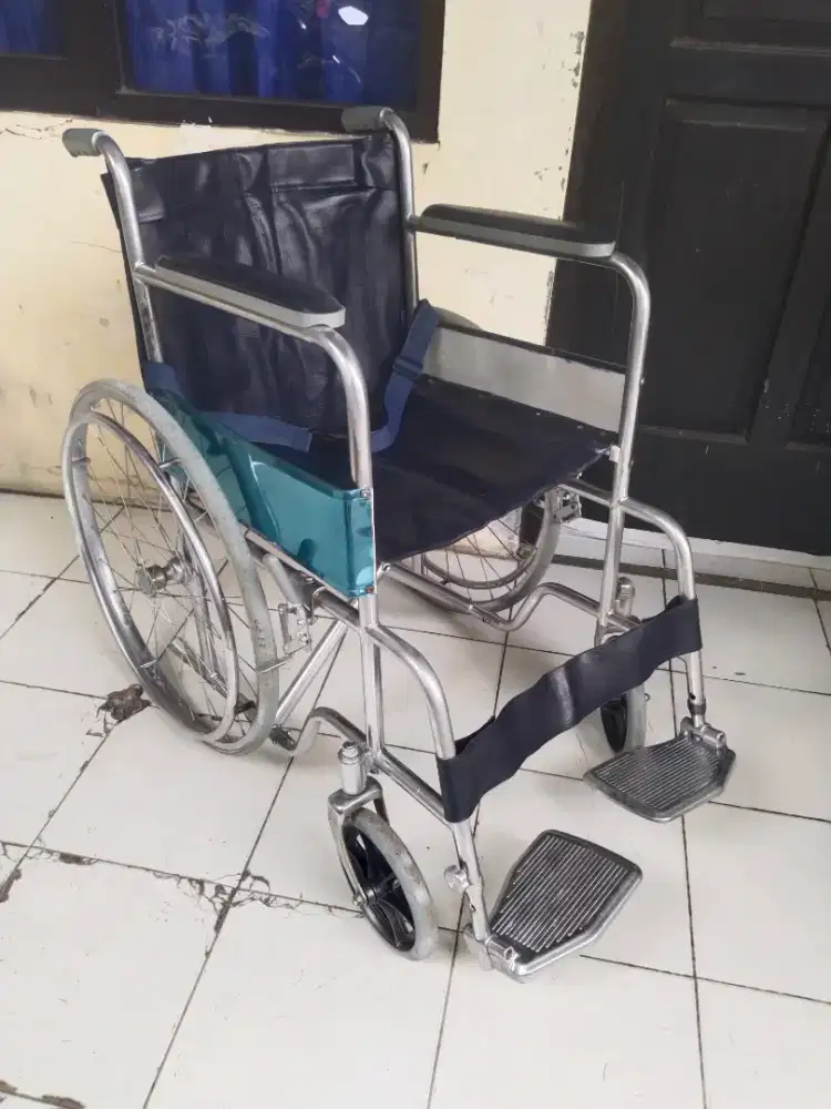 Kursi roda bekas