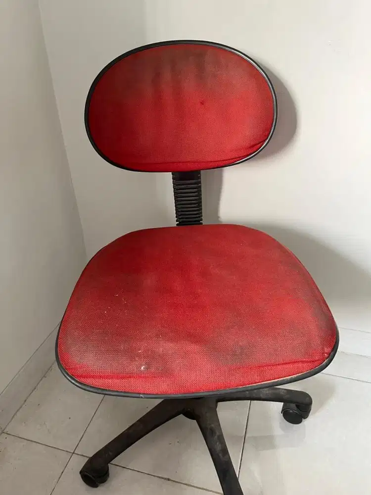Kursi Kantor Kerja Tanpa Armrest Hidrolik Merah
