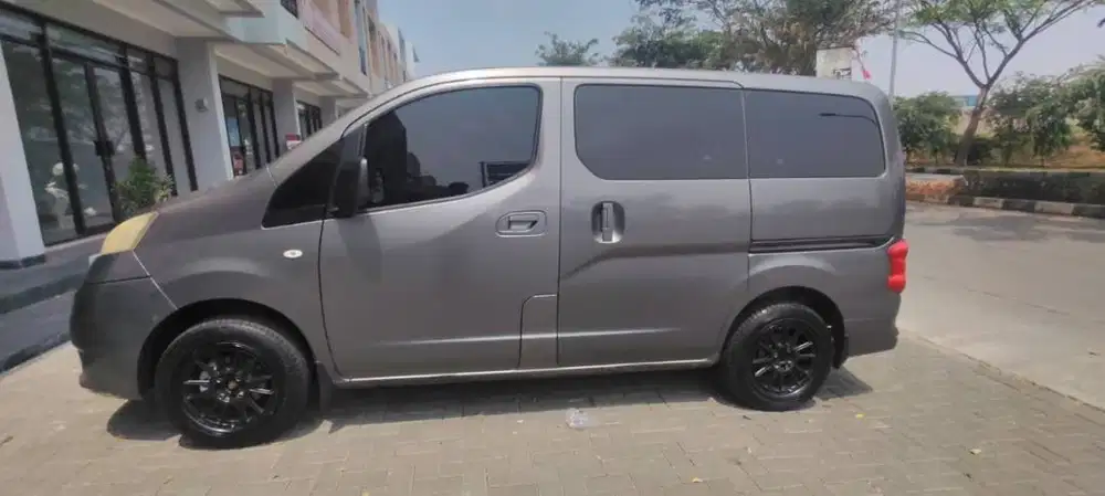 Nissan evalia (2013) Abu abu MT