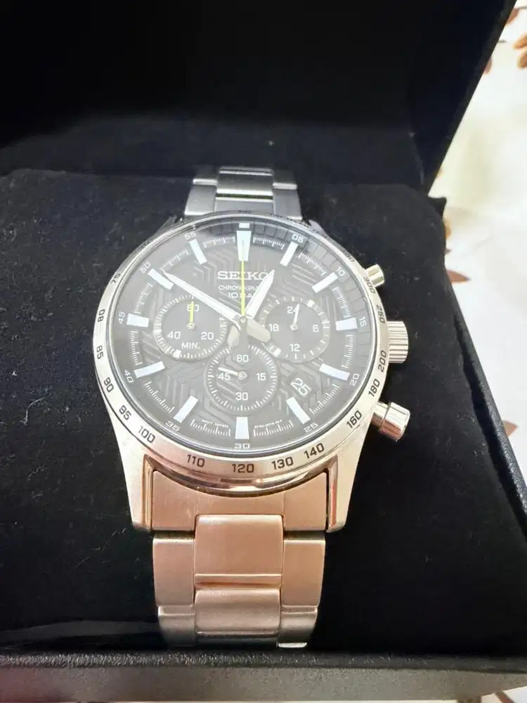 Dijual jam tangan seiko SSB413P1