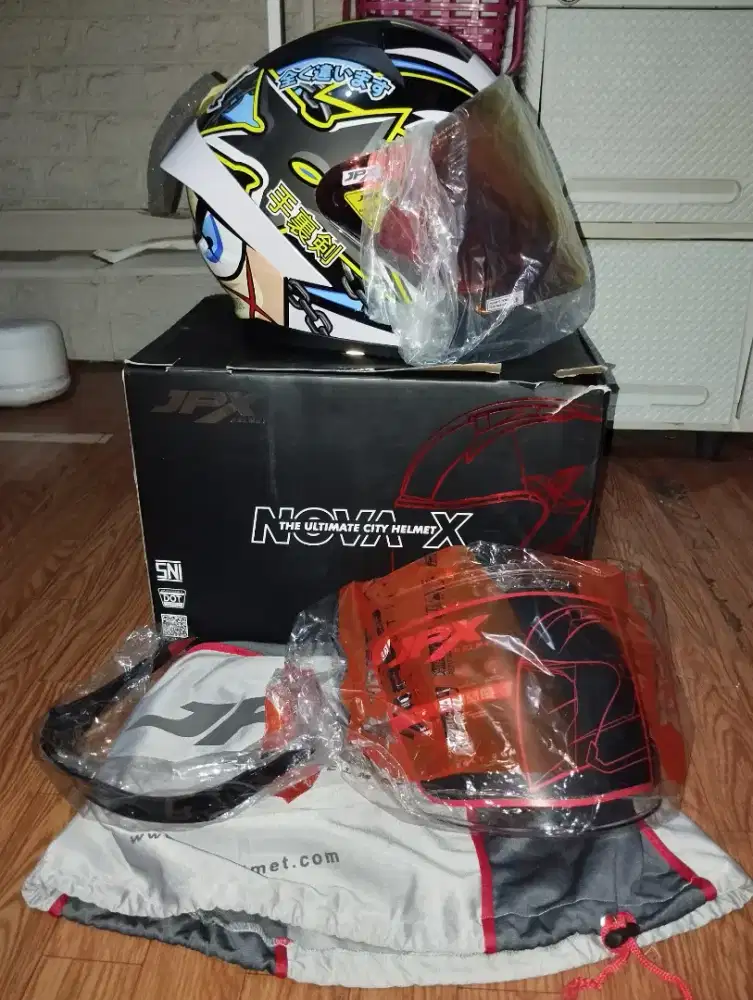 Helm JPX NOVA X N6 PEARL WHITE V2 MOTIF WITH VISOR RED + SPOILER