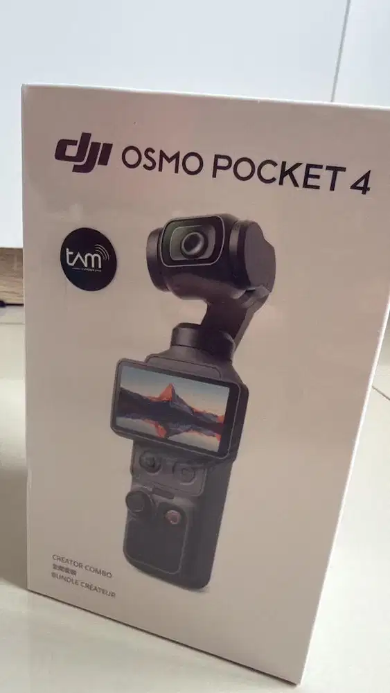 DJI Osmo Pocket 4 Creator Combo