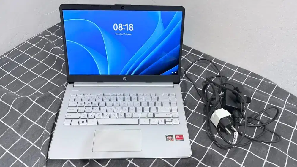 [JUAL CEPAT, JUAL BU] LAPTOP HP 14s Ryzen 3 4GB