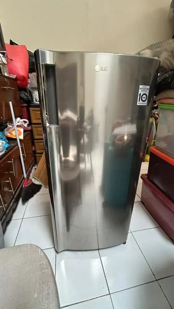 Judul: Kulkas LG 1 Pintu Smart Inverter 169L – Kondisi Baik